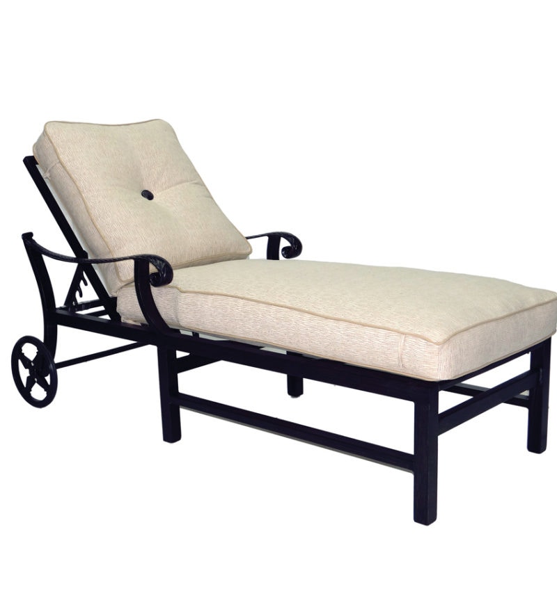 Cushioned store chaise lounge